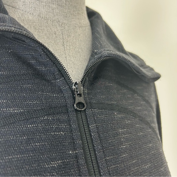 Lululemon In Stride Jacket - black Pique - fair‎ condition - Picture 5 of 7